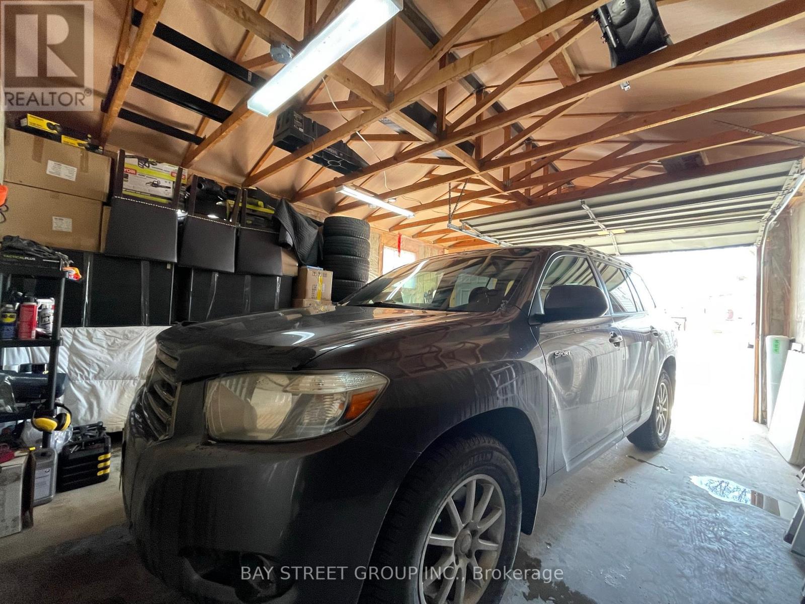 103 Uno Drive, Toronto, Ontario  M8Z 3P2 - Photo 26 - W12649086