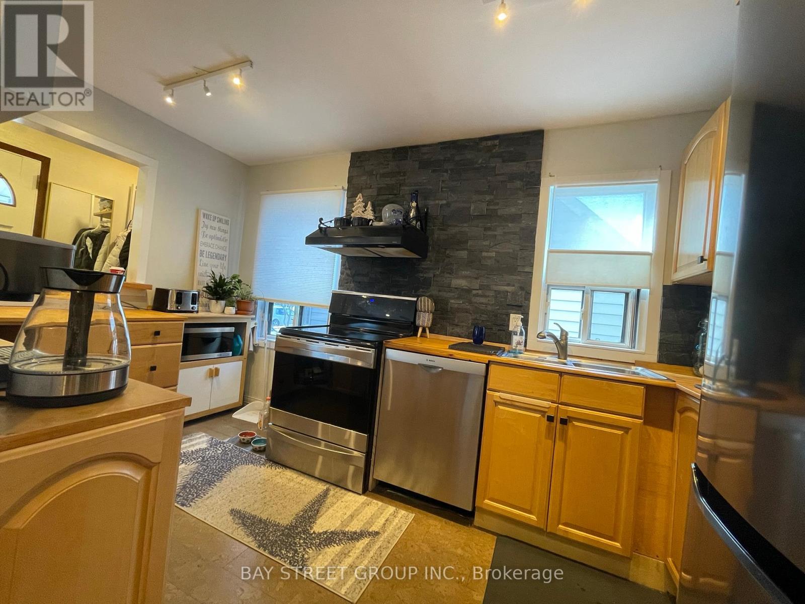 103 Uno Drive, Toronto, Ontario  M8Z 3P2 - Photo 7 - W12649086