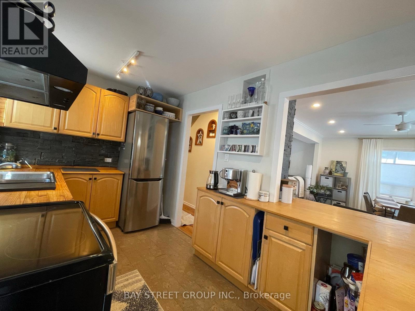 103 Uno Drive, Toronto, Ontario  M8Z 3P2 - Photo 9 - W12649086