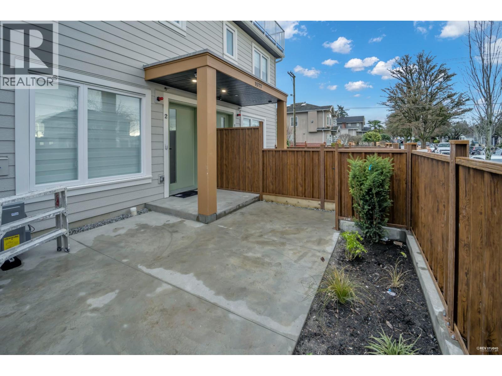 2 1577 E 58th Avenue, Vancouver, British Columbia  V5P 2C1 - Photo 2 - R3074114