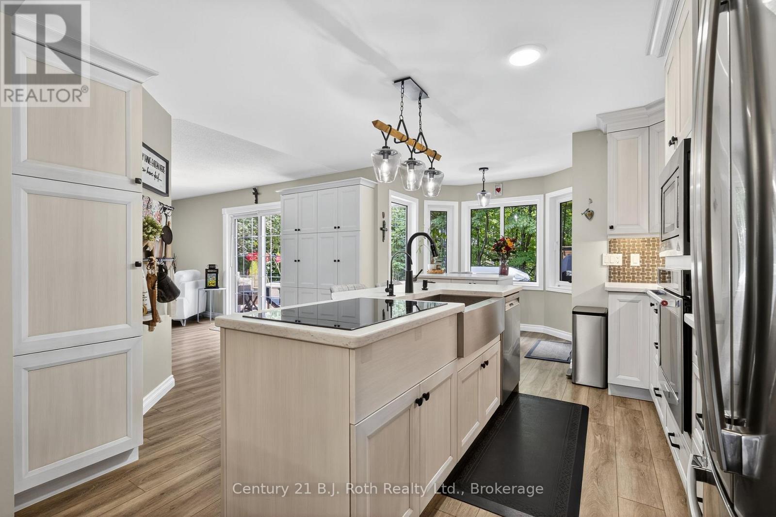 83 Wozniak Road, Penetanguishene, Ontario  L9M 1W6 - Photo 10 - S12418651