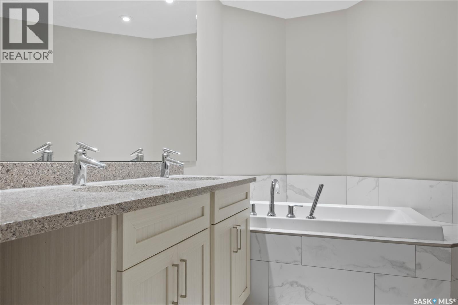 5006 Wascana Vista Court, Regina, Saskatchewan  S4V 2S2 - Photo 36 - SK025836