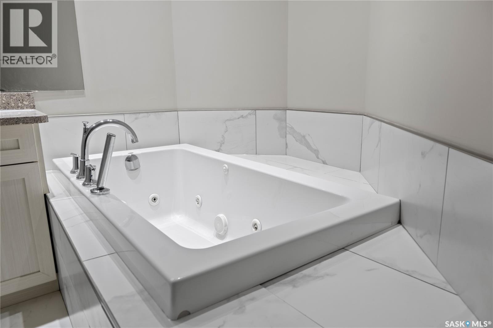 5006 Wascana Vista Court, Regina, Saskatchewan  S4V 2S2 - Photo 37 - SK025836