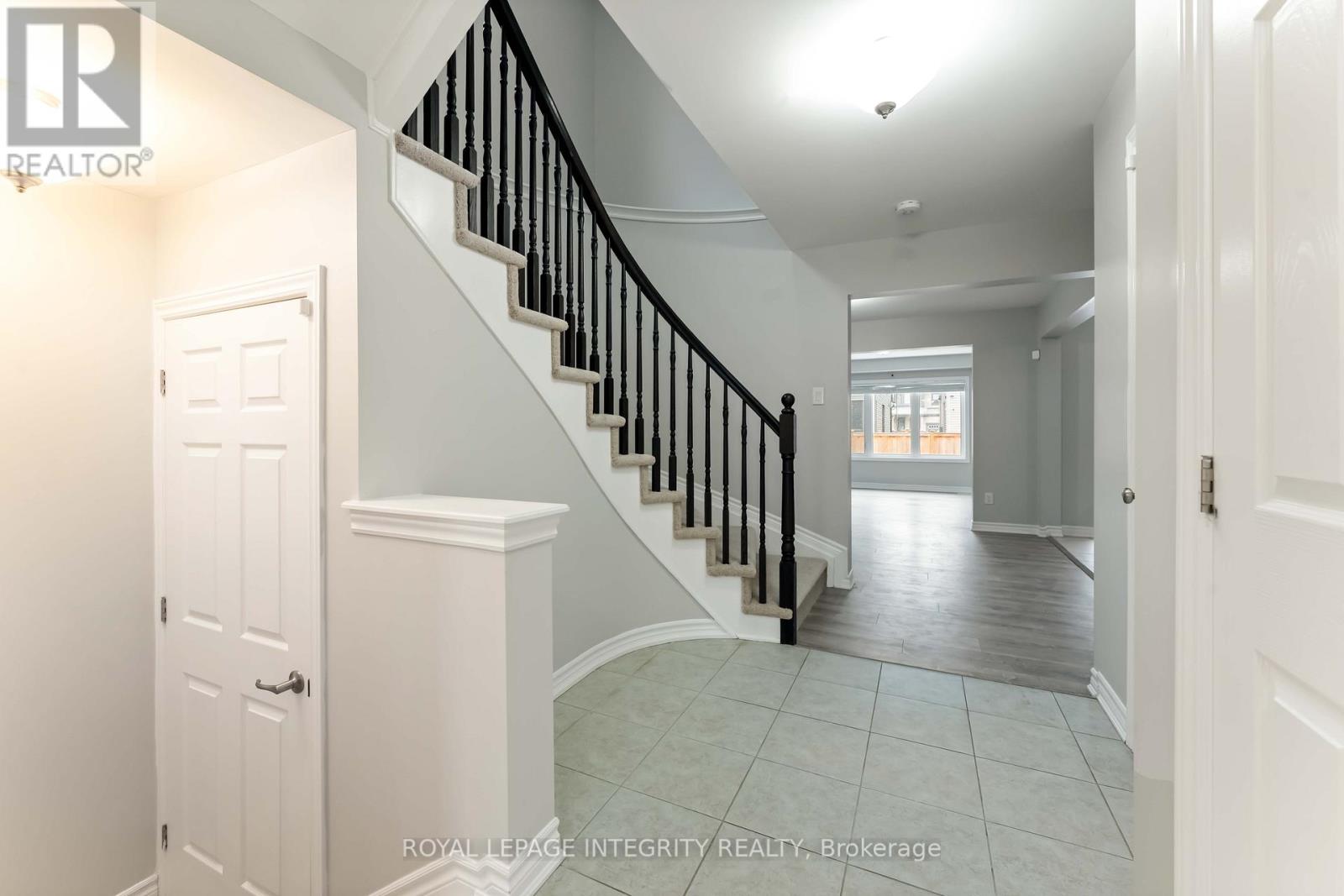 408 Aphelion Crescent, Ottawa, Ontario  K2J 6N5 - Photo 2 - X12649104