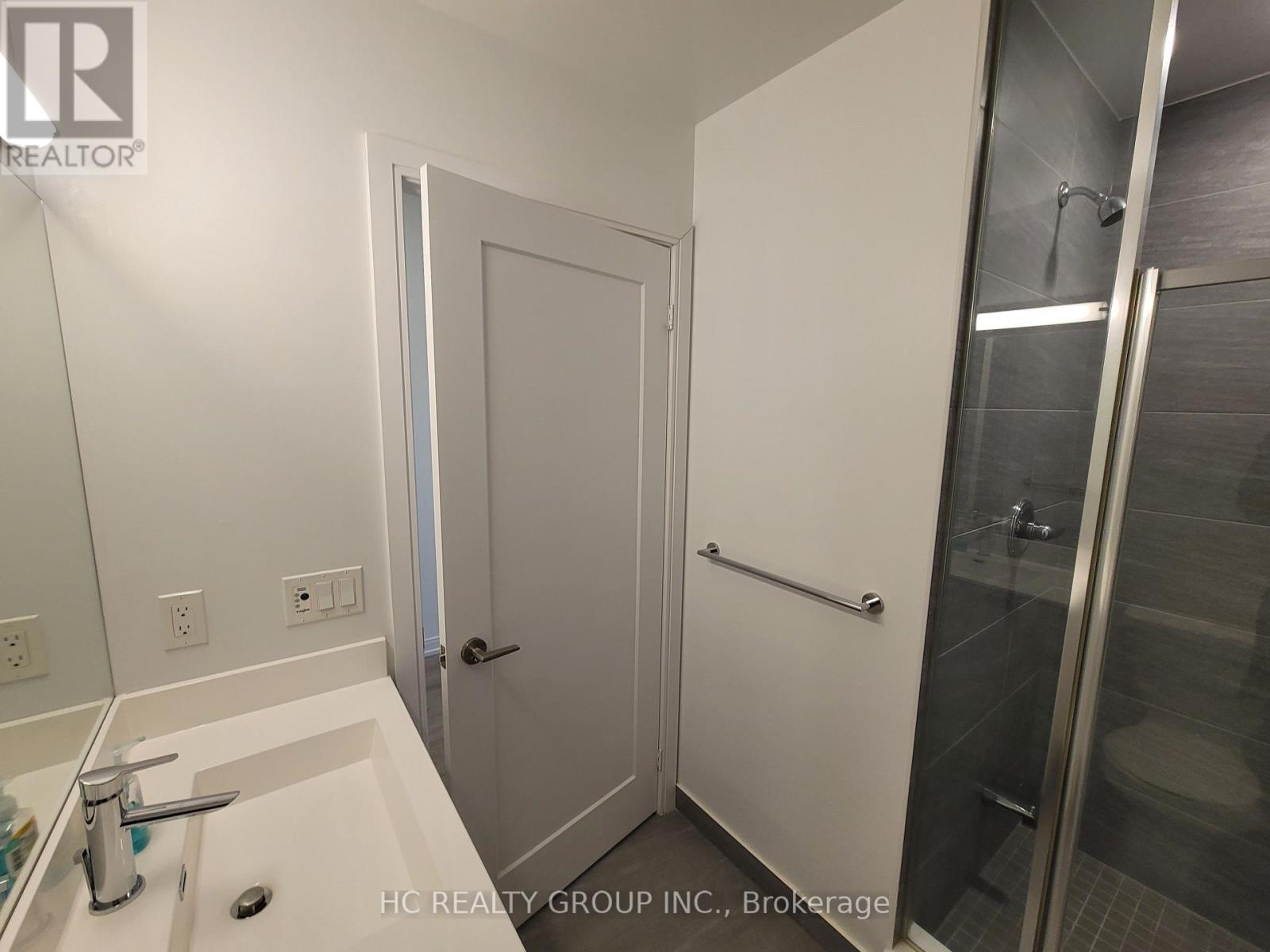 3025 - 275 Village Green Square, Toronto, Ontario  M1S 0L3 - Photo 10 - E12649090