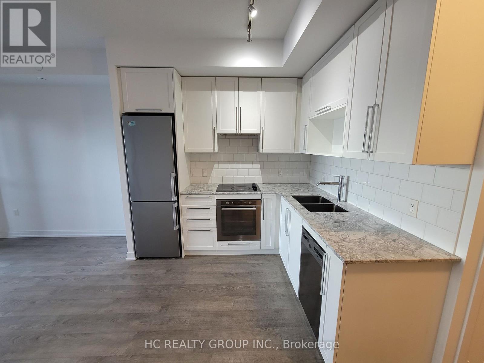 3025 - 275 Village Green Square, Toronto, Ontario  M1S 0L3 - Photo 6 - E12649090