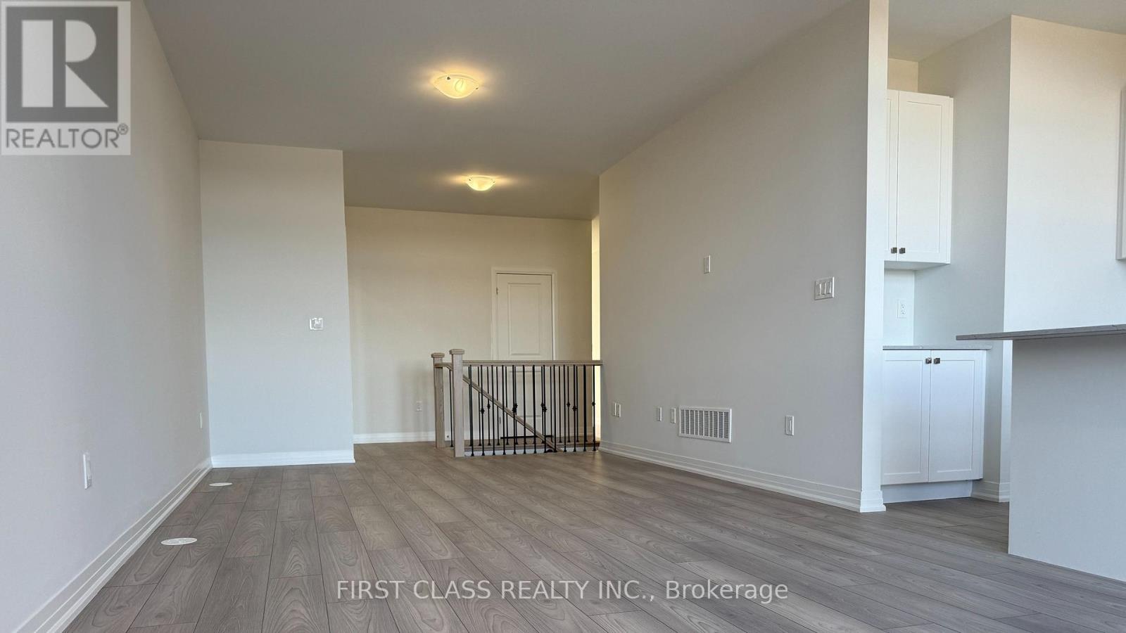 Upper - 51 Harold Wilson Lane, Richmond Hill, Ontario  L4S 0R3 - Photo 5 - N12649096