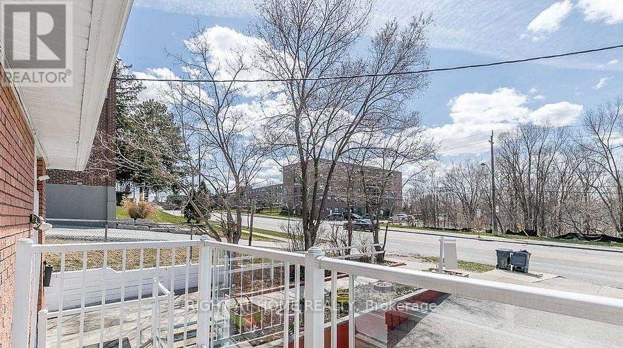 Main Floor - 3361 Weston Road, Toronto, Ontario  M9M 2V6 - Photo 10 - W12649092