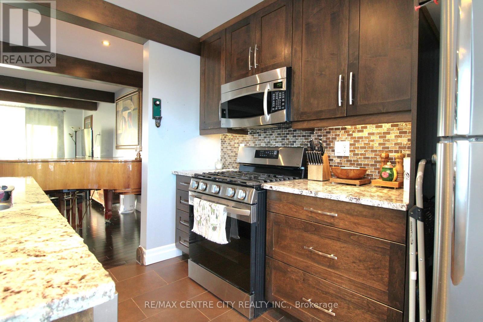 200 Centennial Avenue, Central Elgin, Ontario  N5R 5B2 - Photo 11 - X12649138