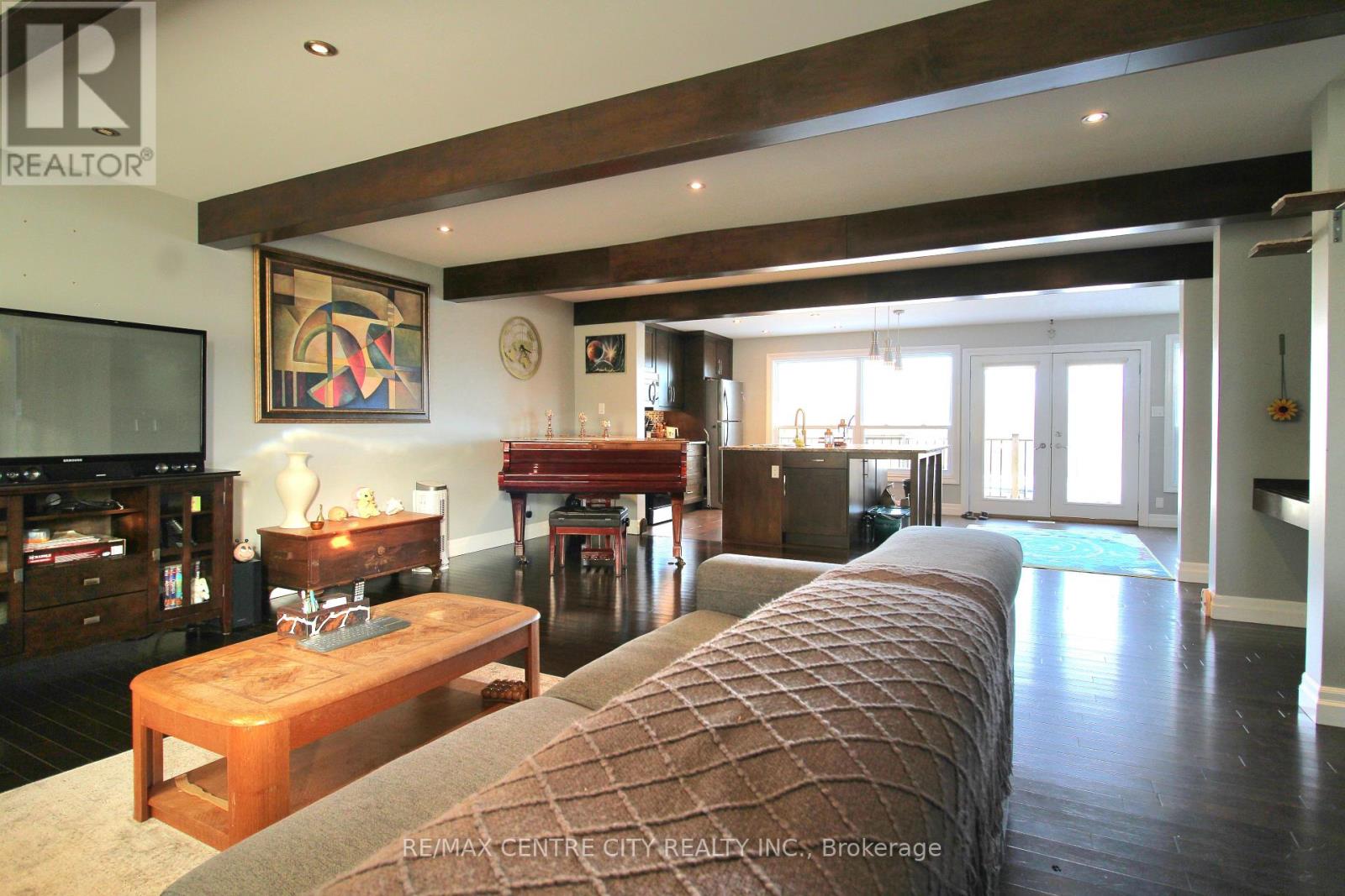 200 Centennial Avenue, Central Elgin, Ontario  N5R 5B2 - Photo 3 - X12649138