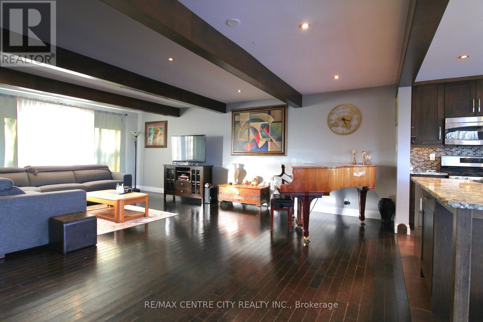 200 Centennial Avenue, Central Elgin, Ontario  N5R 5B2 - Photo 5 - X12649138