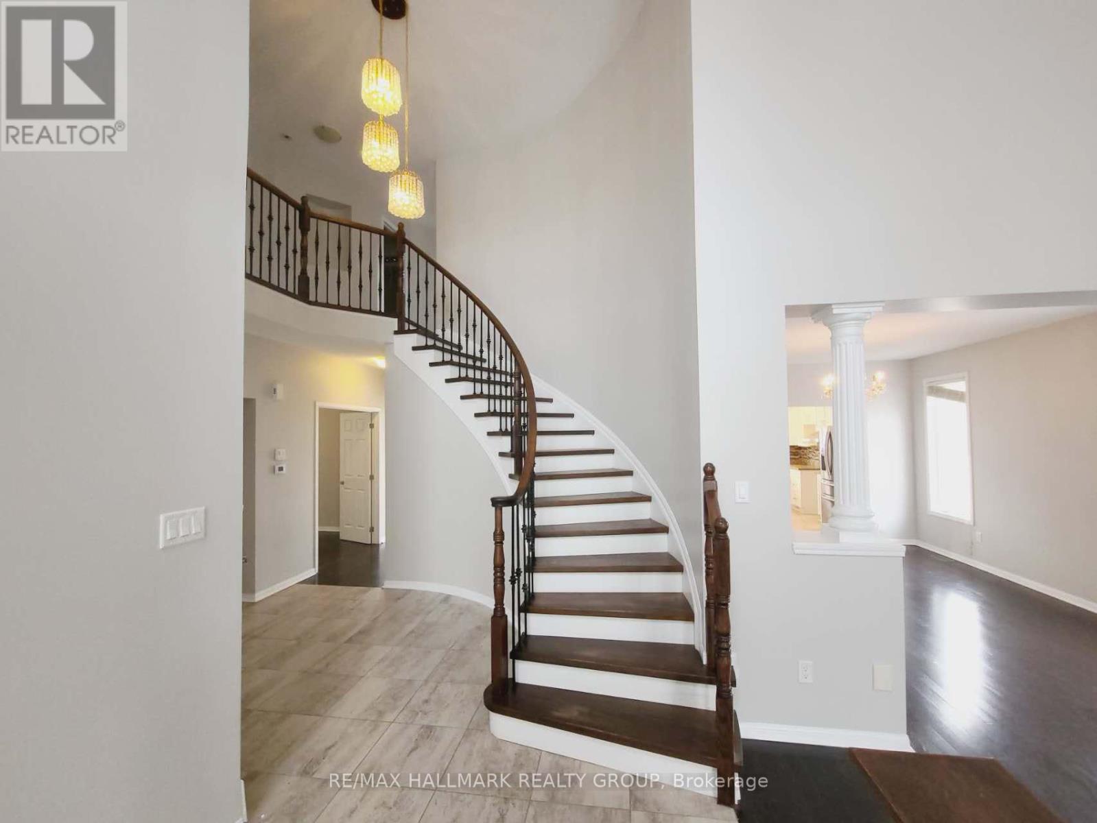 248 Huntsville Drive, Ottawa, Ontario  K2T 0C3 - Photo 3 - X12649150