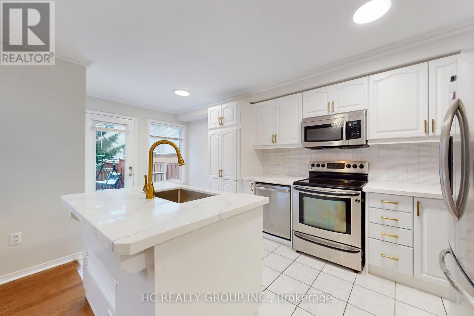 35 Ferris Street, Richmond Hill, Ontario  L4B 4K7 - Photo 11 - N12408273