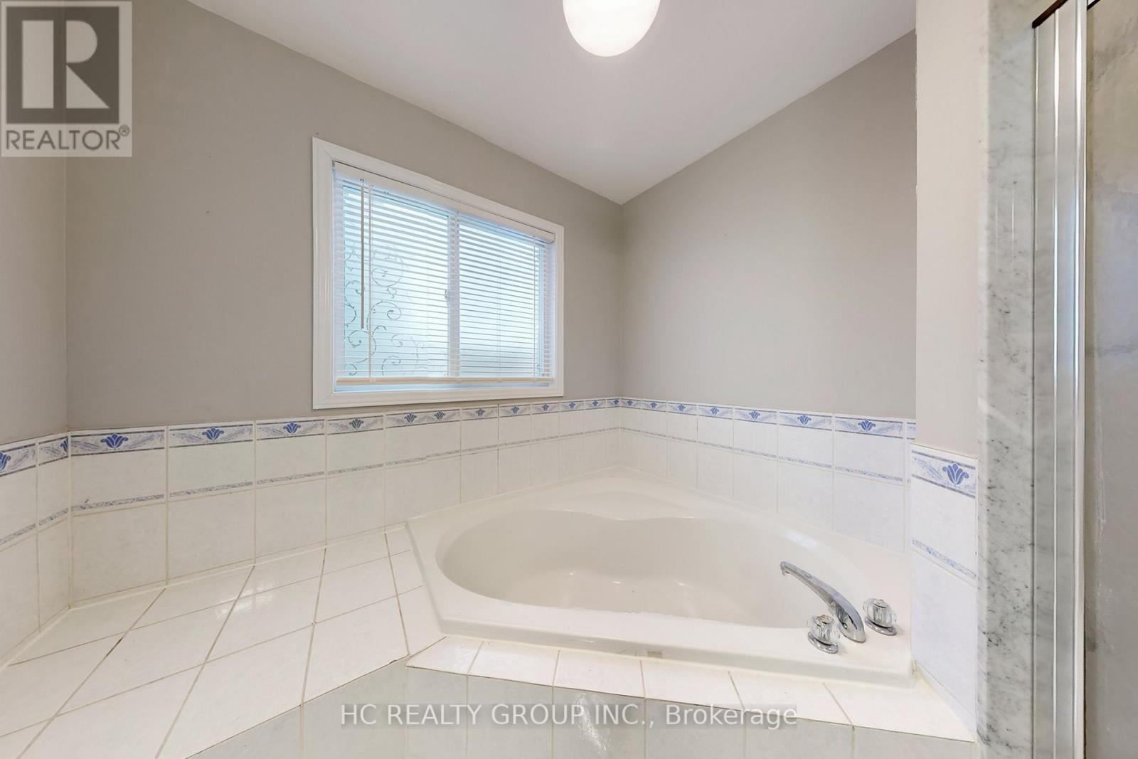 35 Ferris Street, Richmond Hill, Ontario  L4B 4K7 - Photo 26 - N12408273