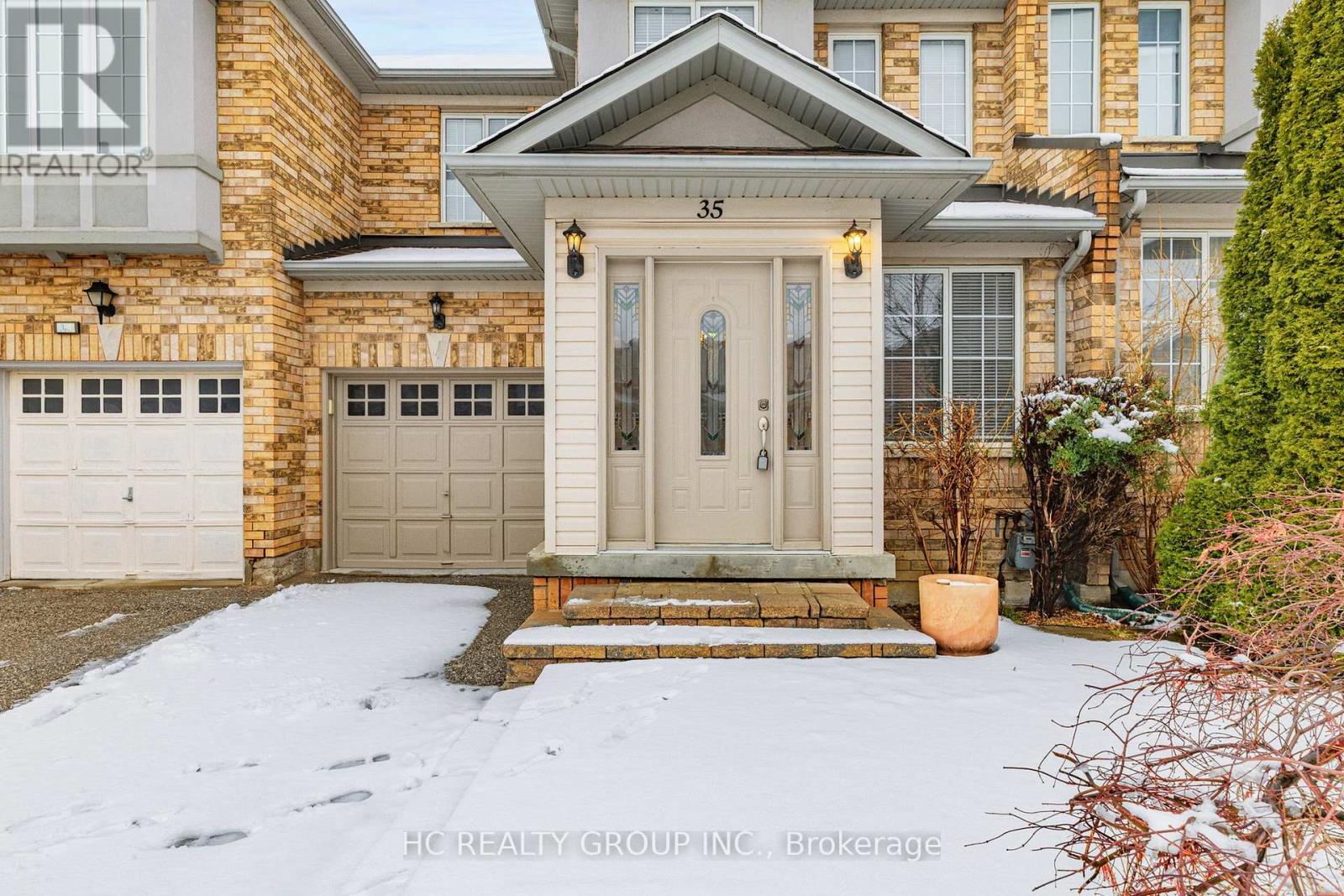 35 Ferris Street, Richmond Hill, Ontario  L4B 4K7 - Photo 2 - N12408273