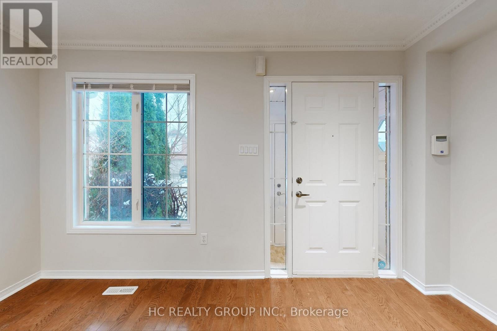 35 Ferris Street, Richmond Hill, Ontario  L4B 4K7 - Photo 4 - N12408273