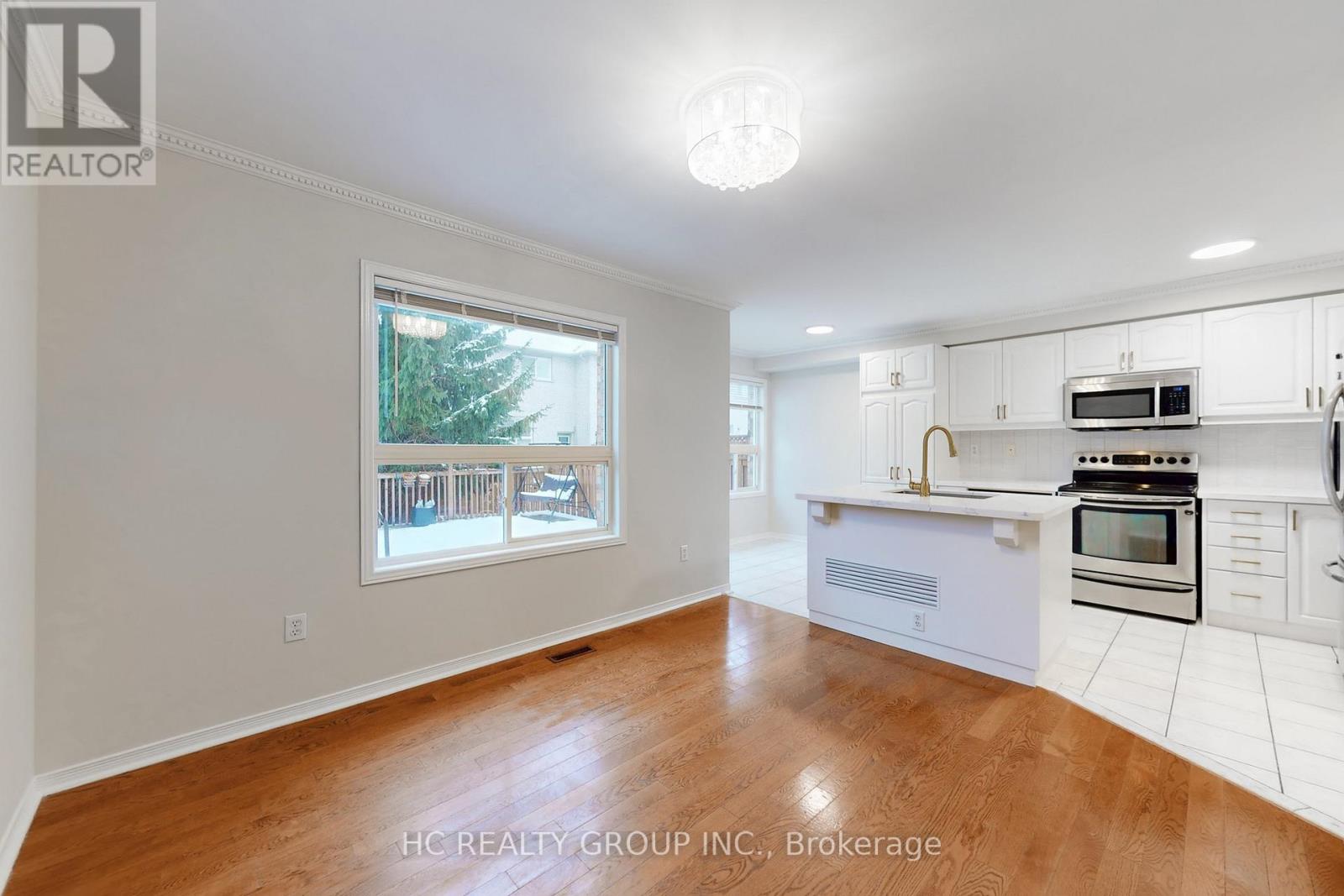 35 Ferris Street, Richmond Hill, Ontario  L4B 4K7 - Photo 9 - N12408273