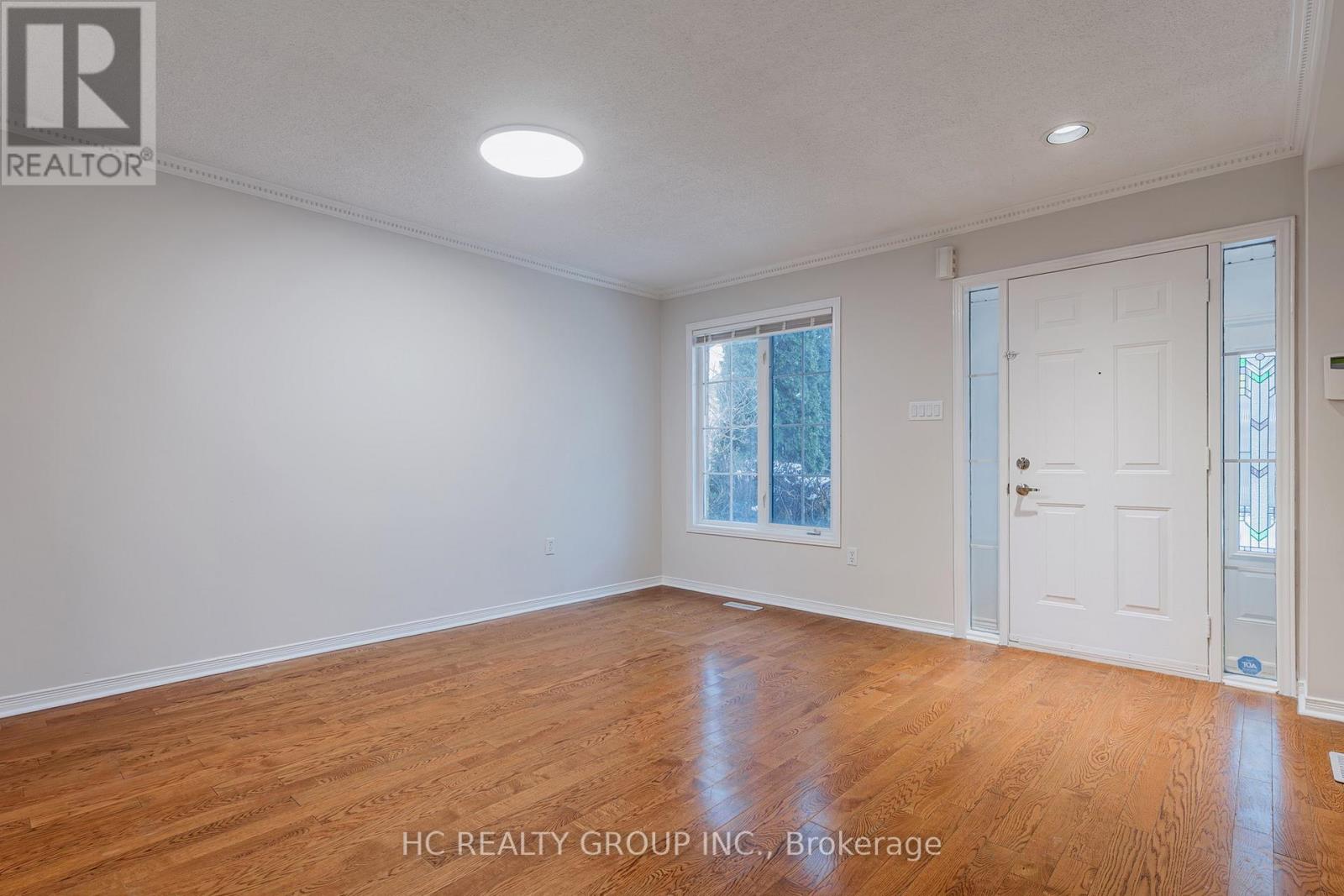 35 Ferris Street, Richmond Hill, Ontario  L4B 4K7 - Photo 5 - N12408273