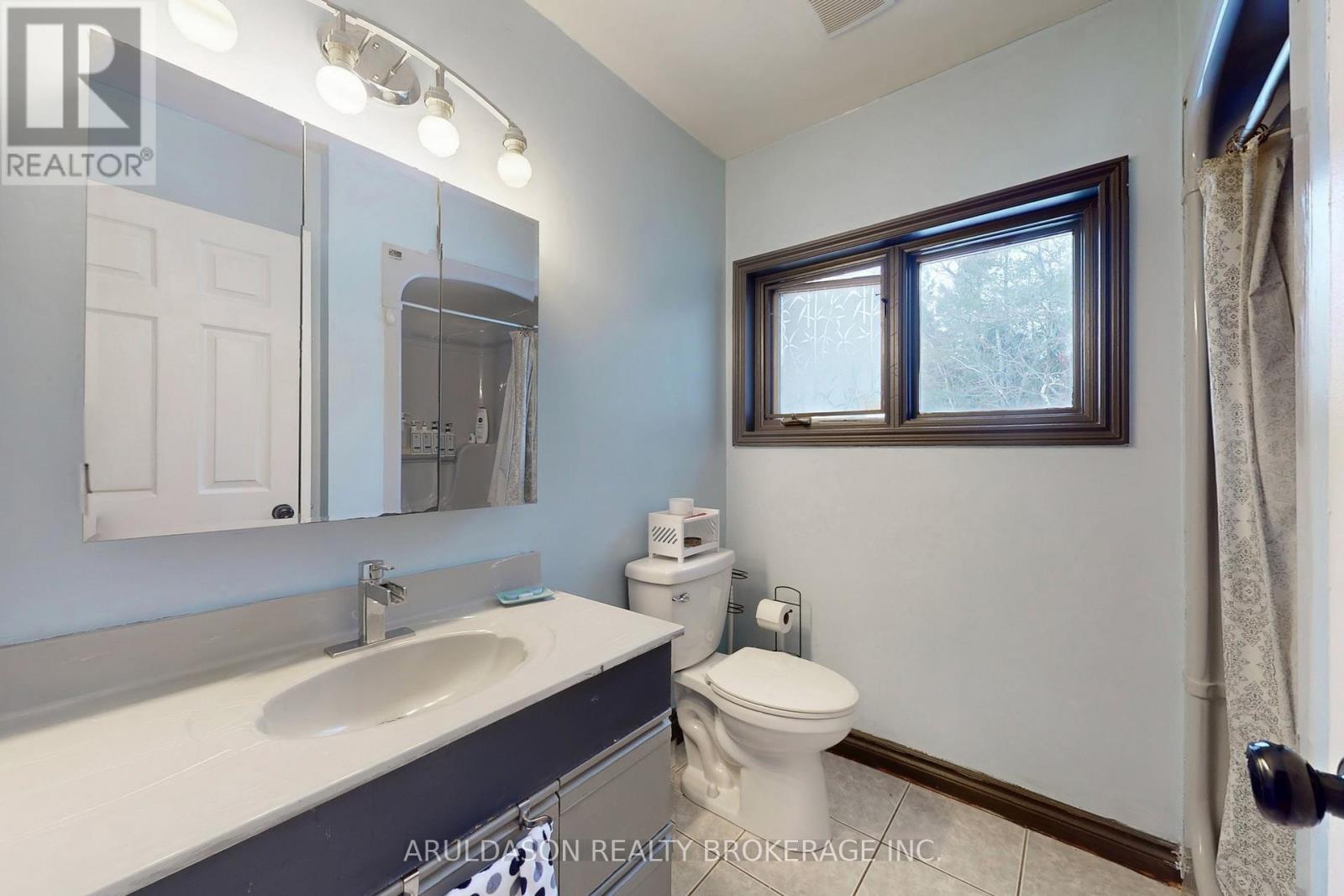 1208 Birchcliffe Crescent, Severn, Ontario  L3V 6H4 - Photo 15 - S12649160