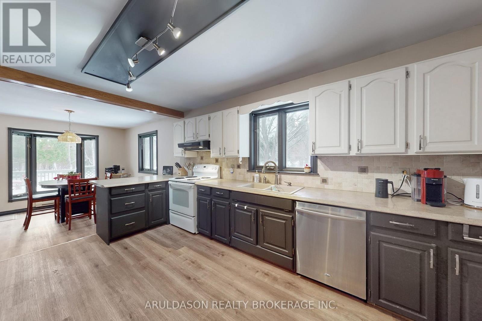 1208 Birchcliffe Crescent, Severn, Ontario  L3V 6H4 - Photo 4 - S12649160