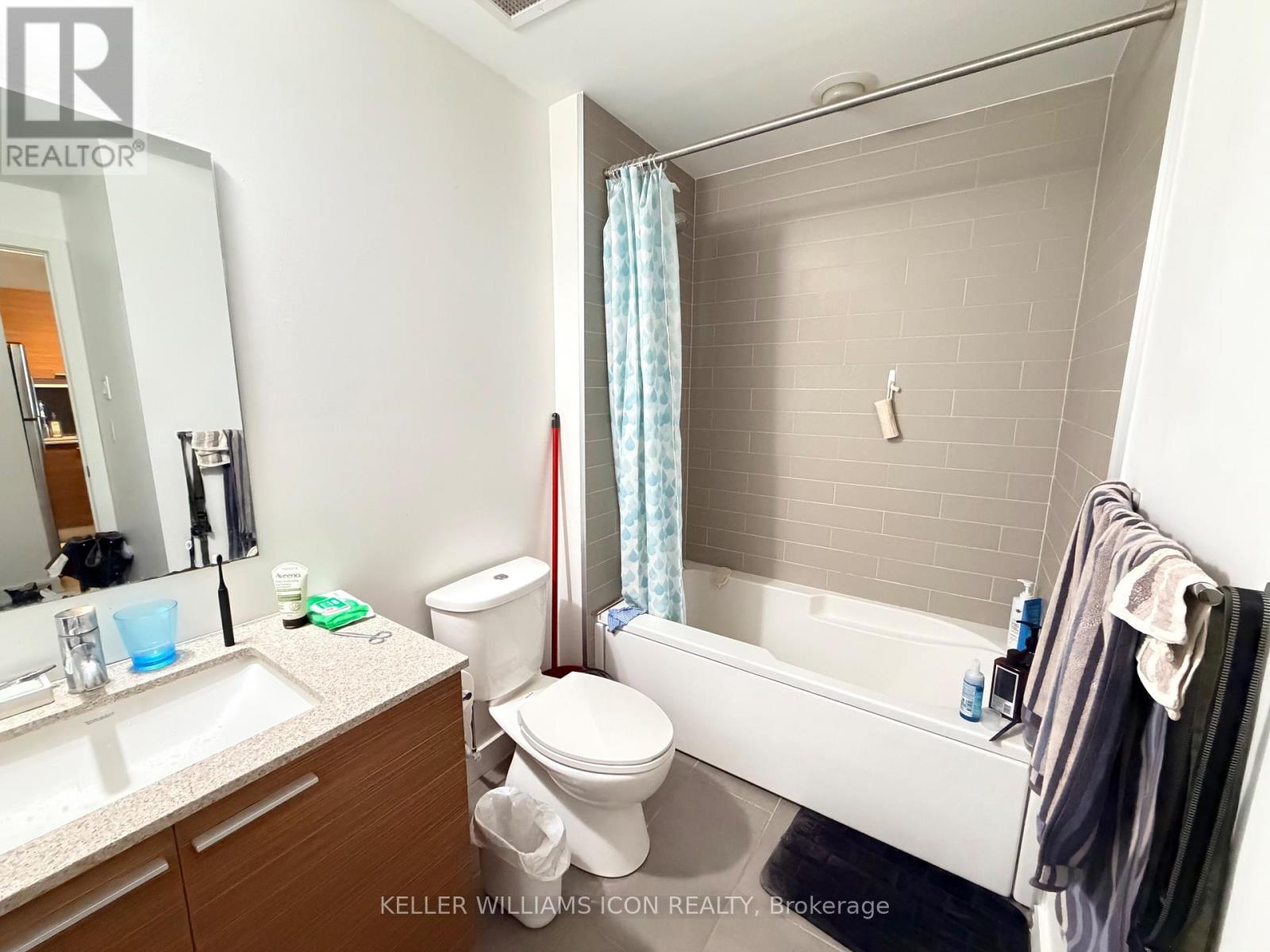 210 - 354 Gladstone Avenue, Ottawa, Ontario  K2P 0R4 - Photo 12 - X12649186