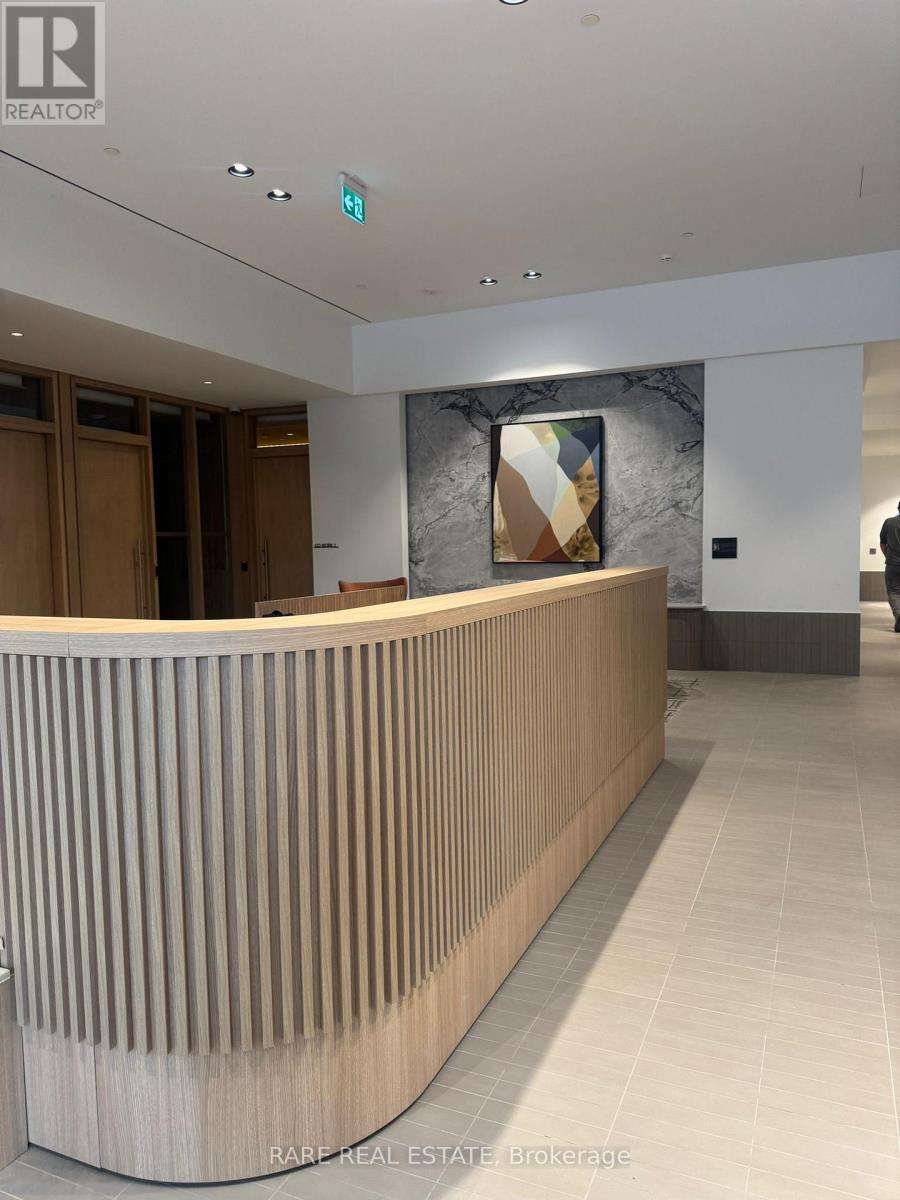 395 Square One Drive, Mississauga, Ontario  L5B 0P6 - Photo 13 - W12648874