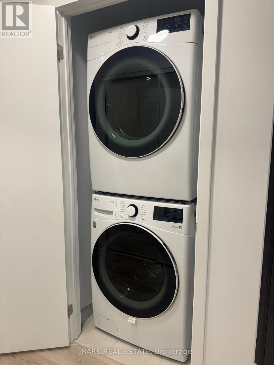 395 Square One Drive, Mississauga, Ontario  L5B 0P6 - Photo 8 - W12648874