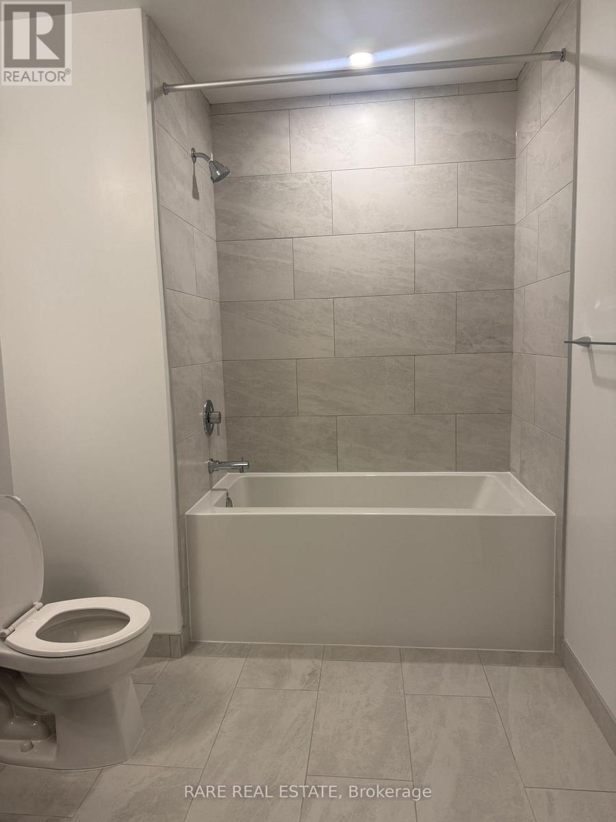 395 Square One Drive, Mississauga, Ontario  L5B 0P6 - Photo 6 - W12648874