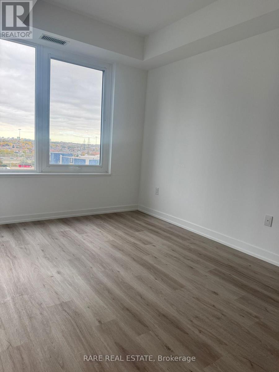 395 Square One Drive, Mississauga, Ontario  L5B 0P6 - Photo 3 - W12648874