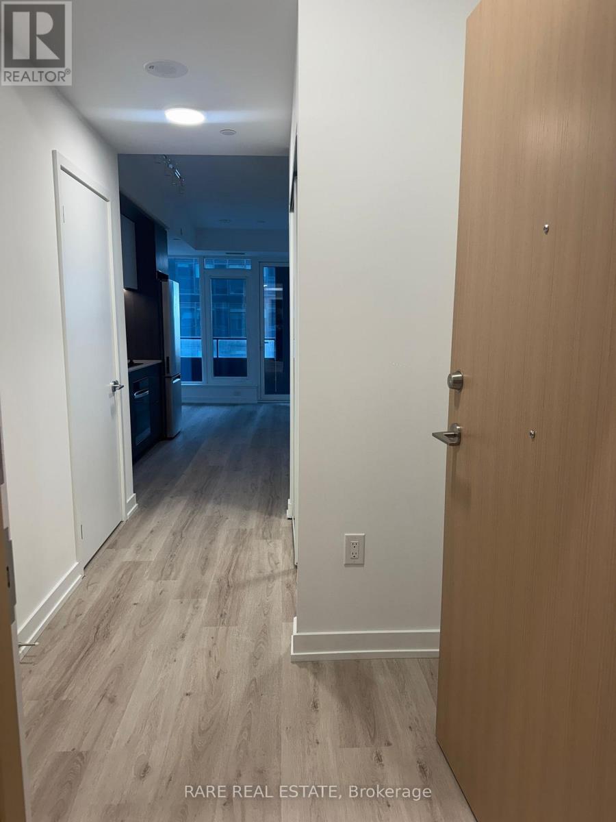 395 Square One Drive, Mississauga, Ontario  L5B 0P6 - Photo 2 - W12648874