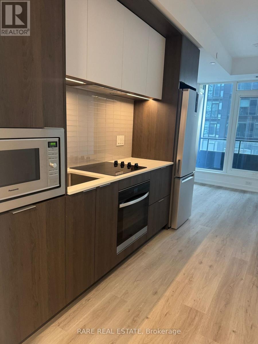 395 Square One Drive, Mississauga, Ontario  L5B 0P6 - Photo 5 - W12648874