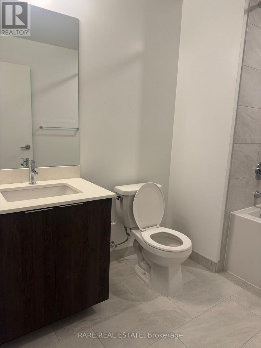 395 Square One Drive, Mississauga, Ontario  L5B 0P6 - Photo 7 - W12648874