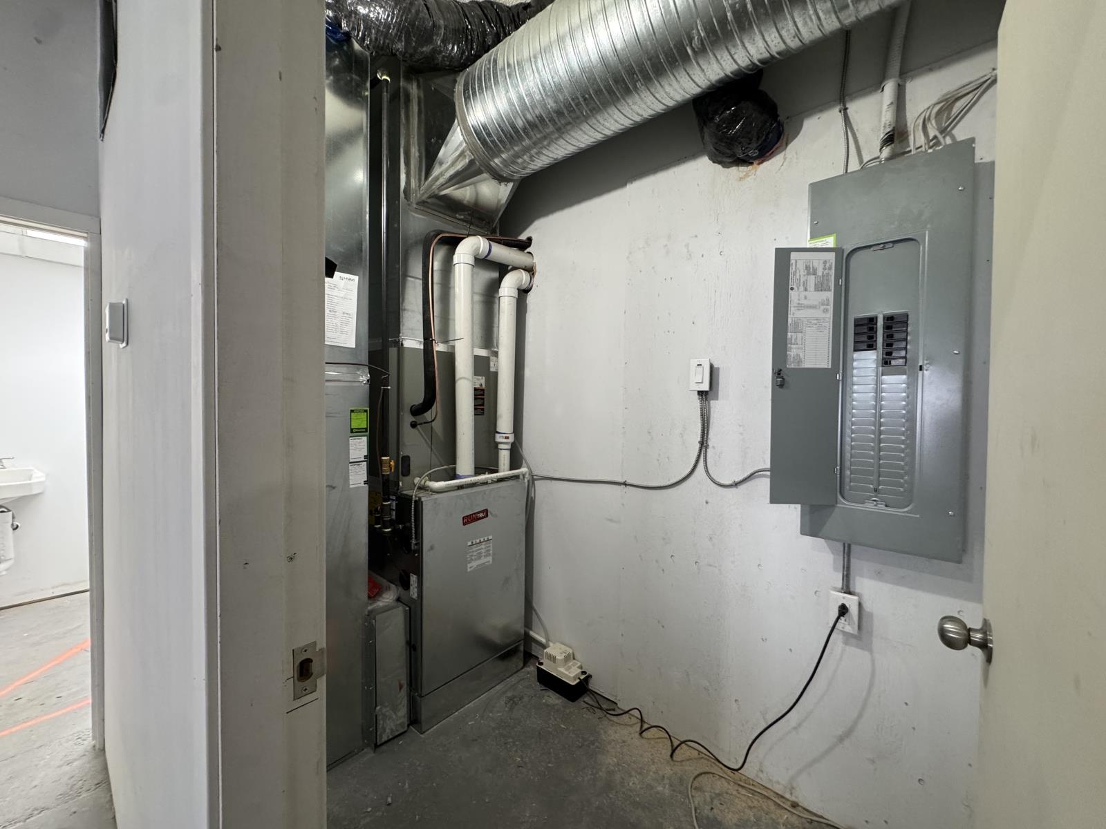 10054 158 Street, Edmonton, Alberta T5P 2X7 - Photo 3 - 44046909