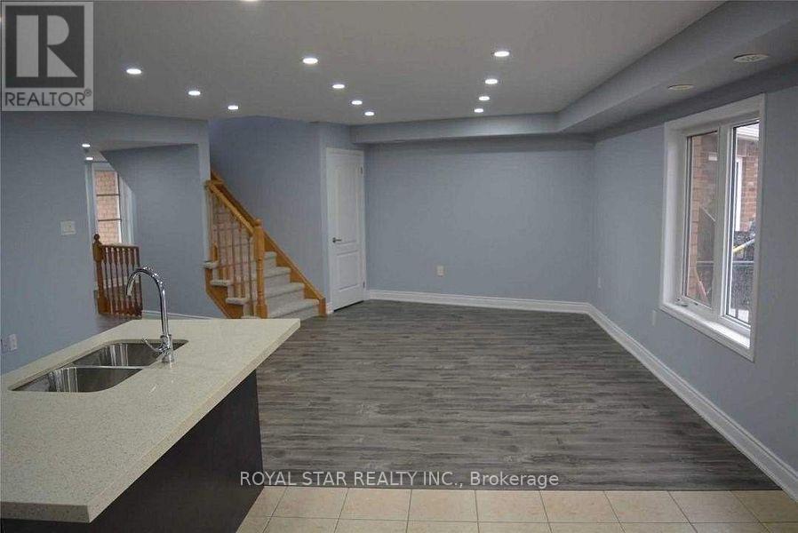 UPPER - 54 BAYCLIFFE CRESCENT, Brampton, Ontario