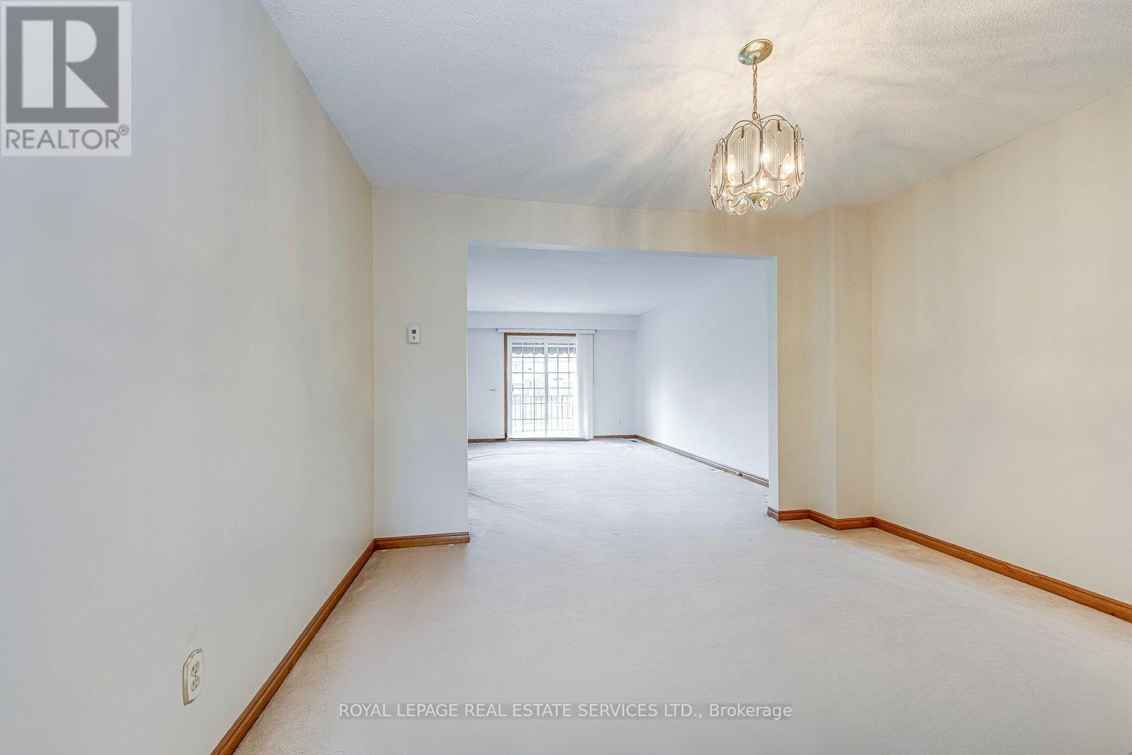 681 Cumberland Avenue, Burlington, Ontario  L7N 2X6 - Photo 5 - W12649180