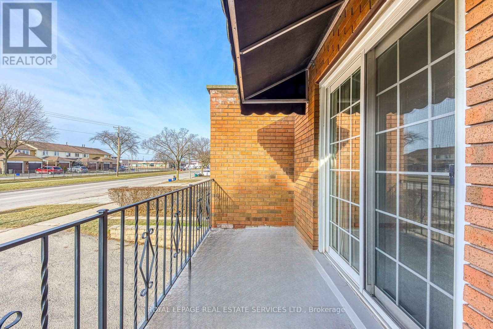 681 Cumberland Avenue, Burlington, Ontario  L7N 2X6 - Photo 6 - W12649180