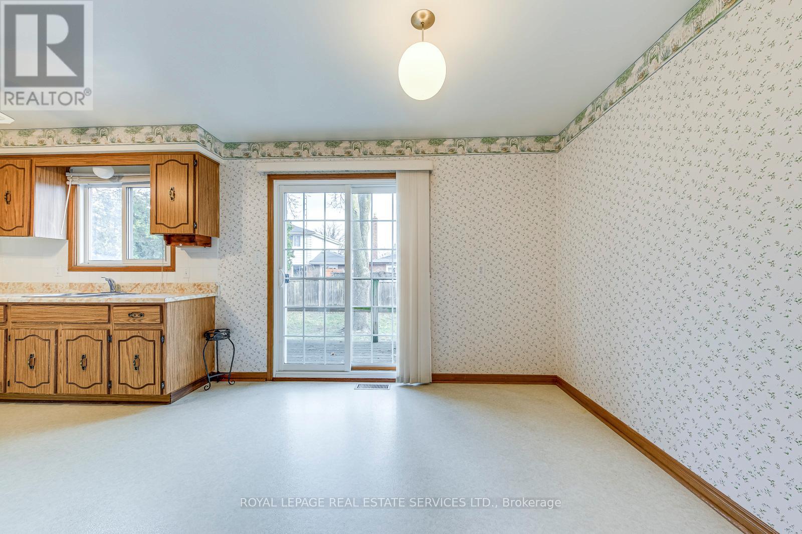 681 Cumberland Avenue, Burlington, Ontario  L7N 2X6 - Photo 8 - W12649180