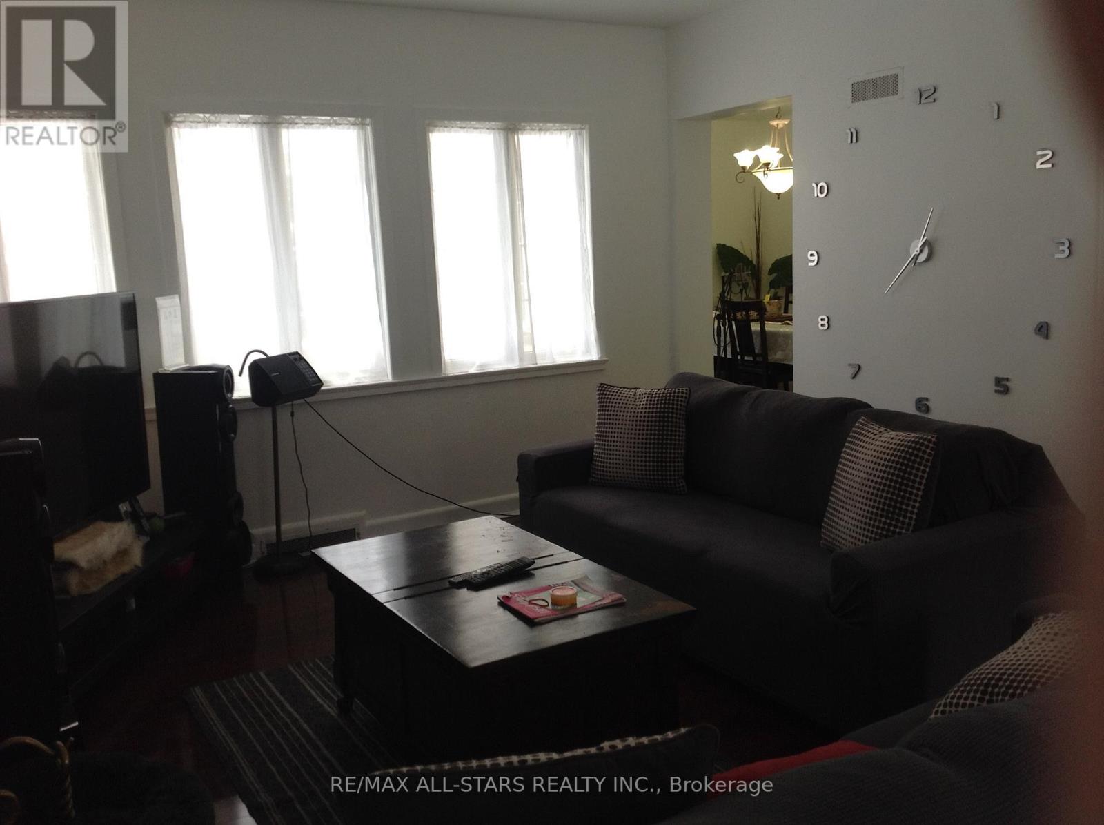 1 St James Place, Hamilton, Ontario  L8P 2N4 - Photo 12 - X12649182