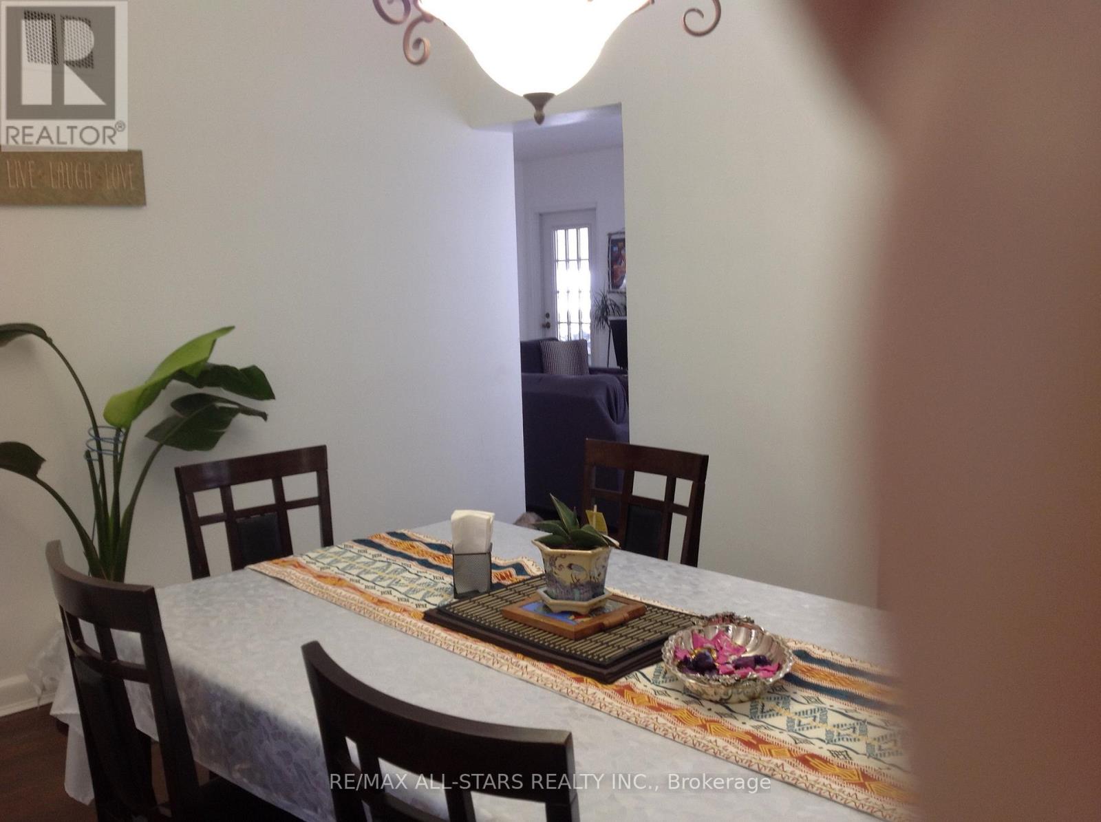 1 St James Place, Hamilton, Ontario  L8P 2N4 - Photo 13 - X12649182