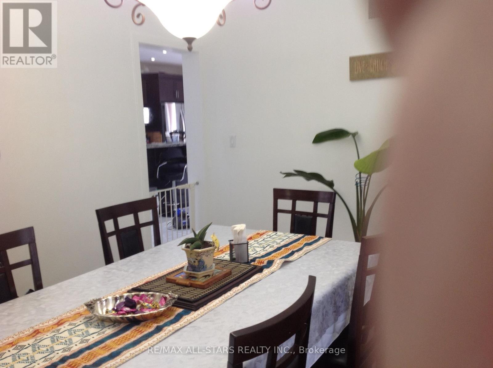 1 St James Place, Hamilton, Ontario  L8P 2N4 - Photo 15 - X12649182