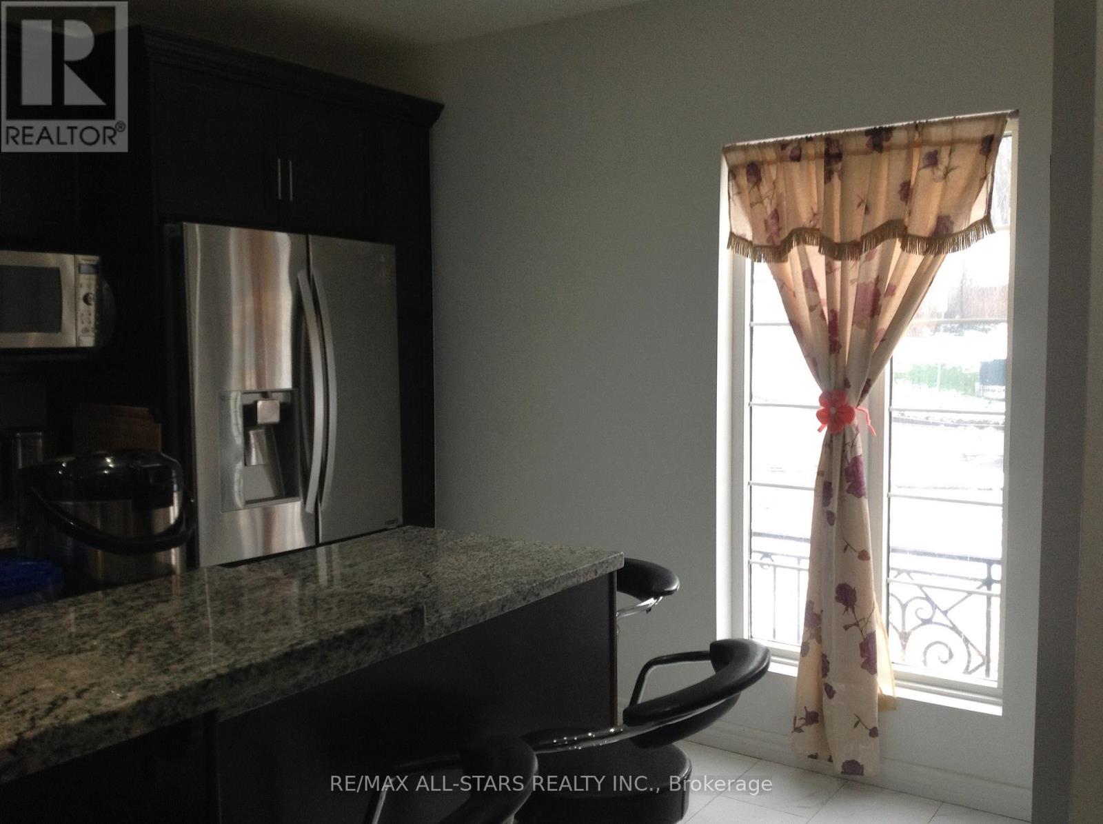 1 St James Place, Hamilton, Ontario  L8P 2N4 - Photo 17 - X12649182