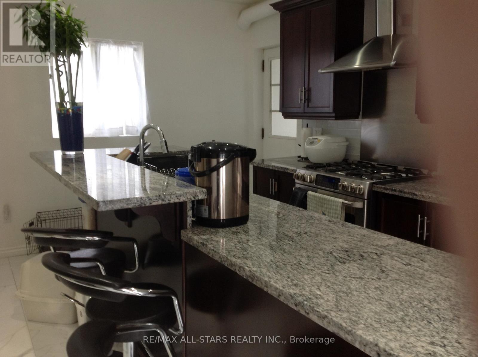 1 St James Place, Hamilton, Ontario  L8P 2N4 - Photo 18 - X12649182