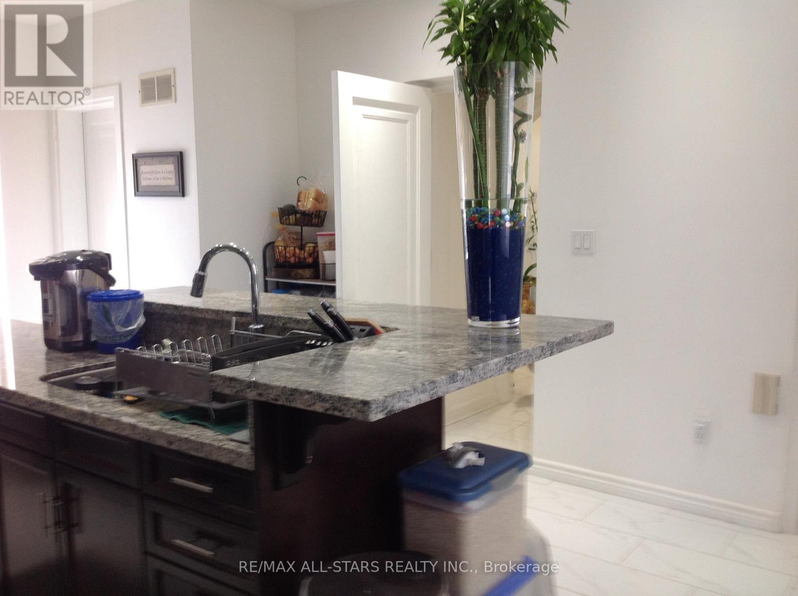 1 St James Place, Hamilton, Ontario  L8P 2N4 - Photo 20 - X12649182