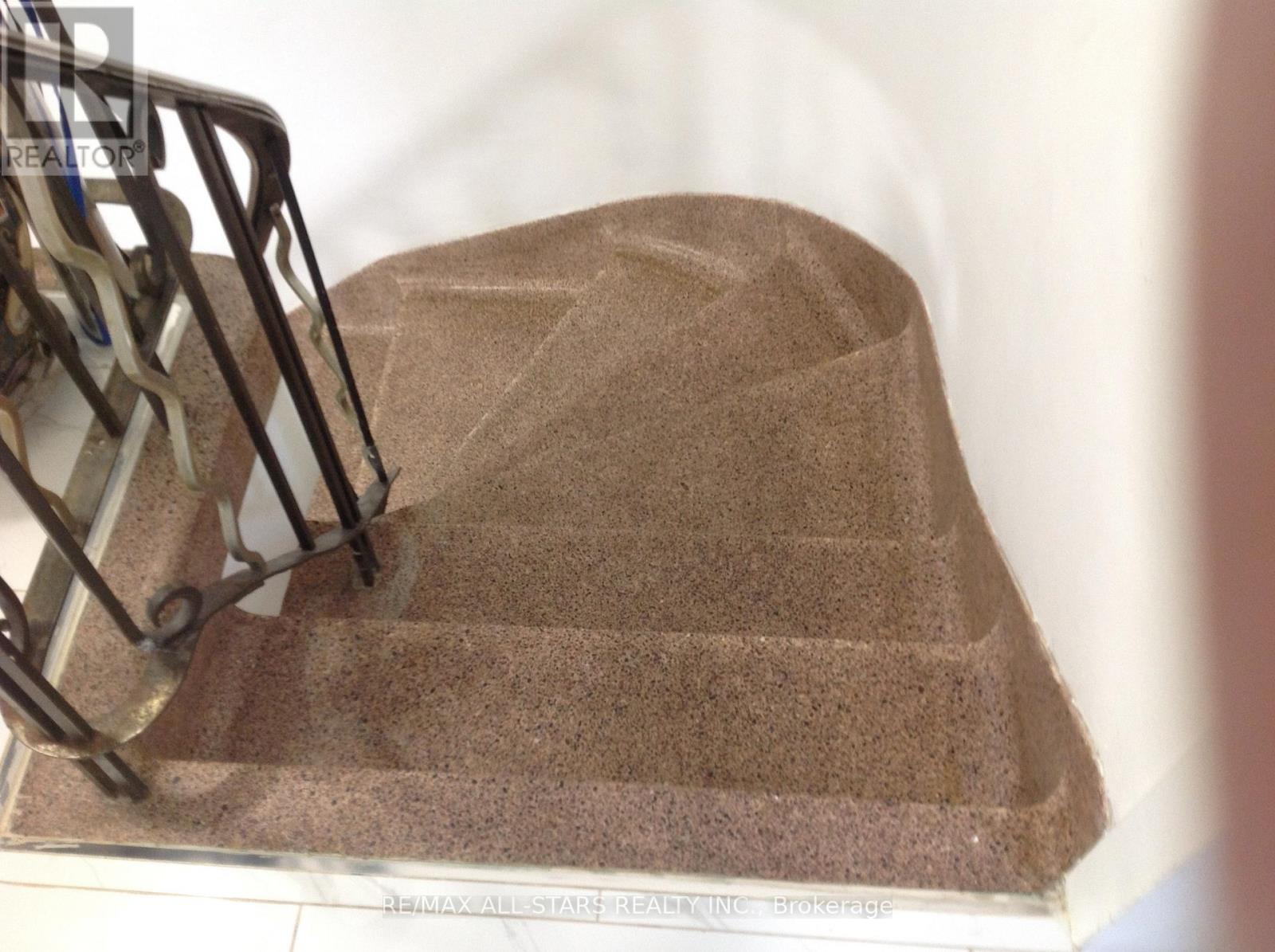 1 St James Place, Hamilton, Ontario  L8P 2N4 - Photo 24 - X12649182