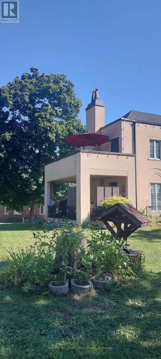 1 St James Place, Hamilton, Ontario  L8P 2N4 - Photo 3 - X12649182