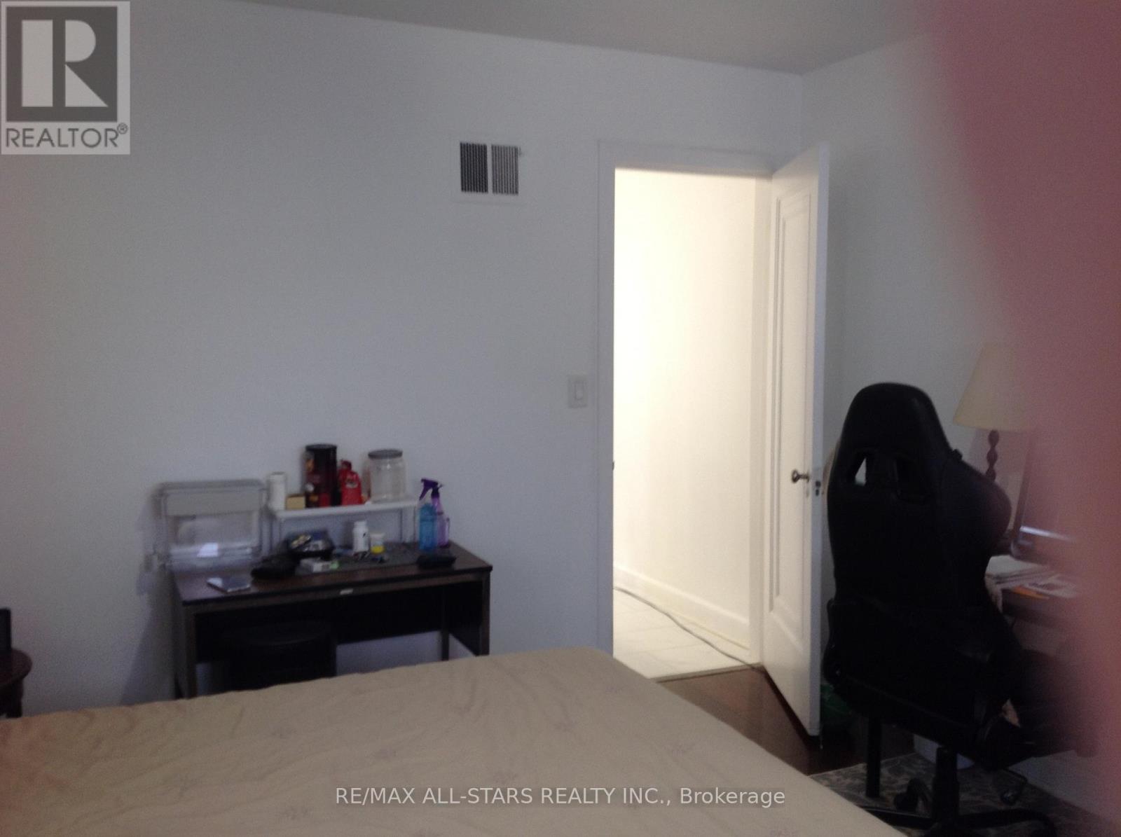 1 St James Place, Hamilton, Ontario  L8P 2N4 - Photo 37 - X12649182