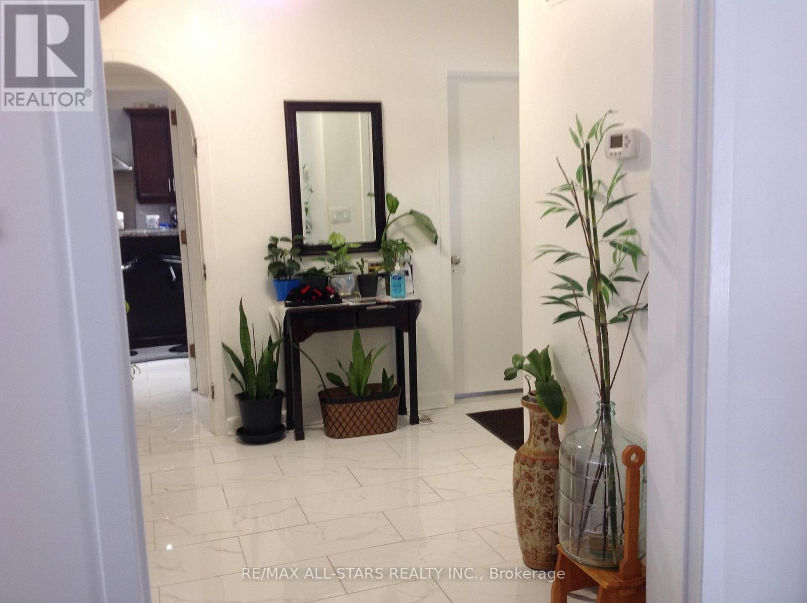 1 St James Place, Hamilton, Ontario  L8P 2N4 - Photo 6 - X12649182