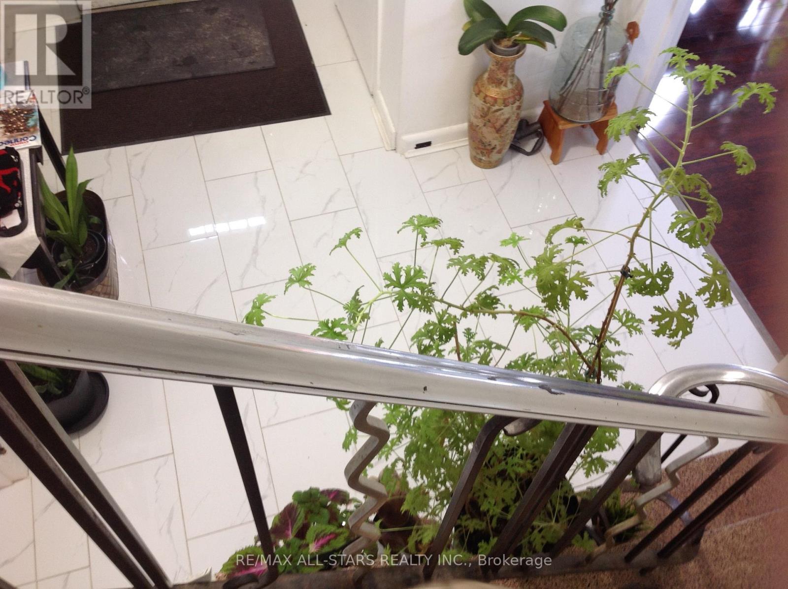 1 St James Place, Hamilton, Ontario  L8P 2N4 - Photo 8 - X12649182