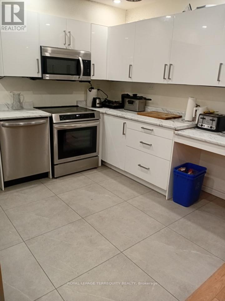 39 Earlton Road, Toronto, Ontario  M1T 2R4 - Photo 6 - E12635958