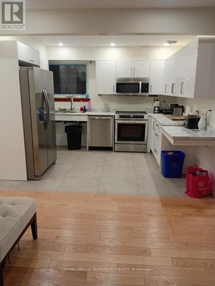 39 Earlton Road, Toronto, Ontario  M1T 2R4 - Photo 7 - E12635958